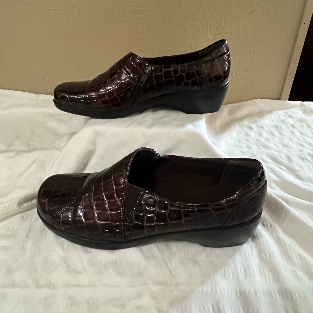 Clarks Bendables Alligator Pattern Shoes - image 4